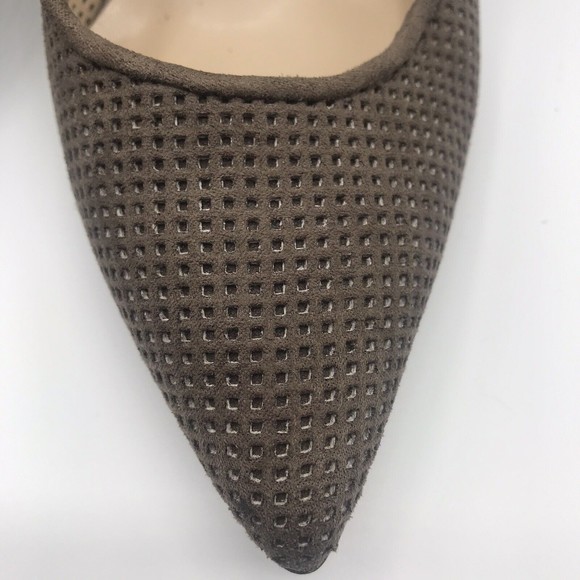 Guess Women's Classic Trace Pumps in Taupe Size 6M - Picture 3 of 9